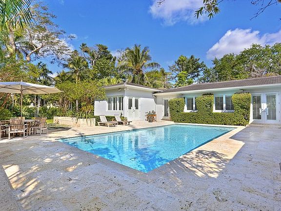 4th image of 7900 Altamira St