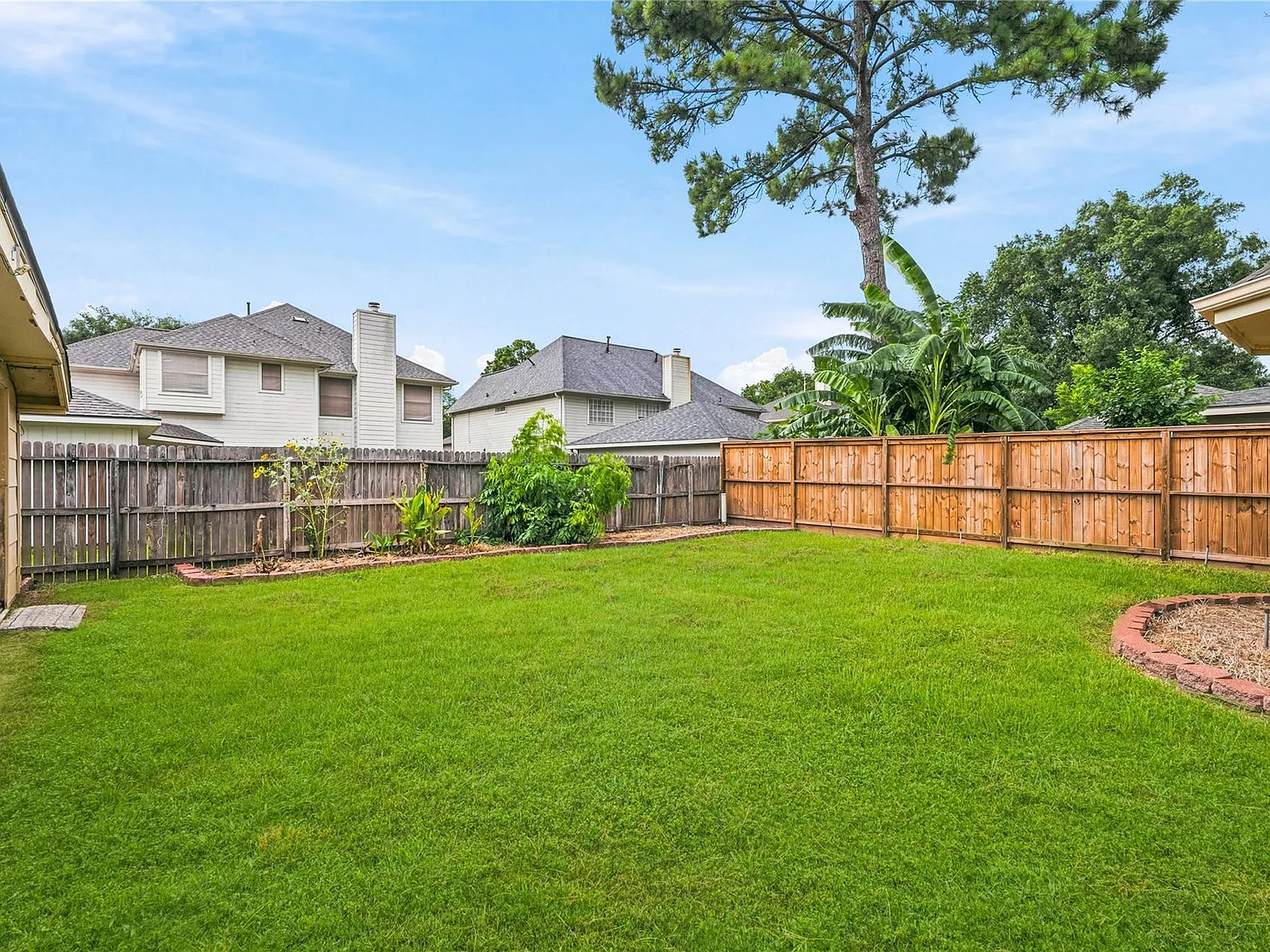 4 bed, 2.5 bath, 2793 sqft, $2,500 — Photo 3