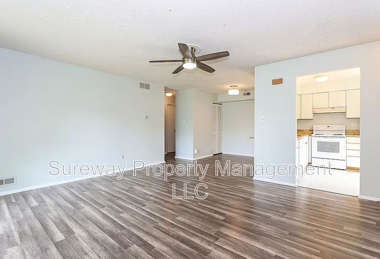 330A Willow Turn #A — Photo 3