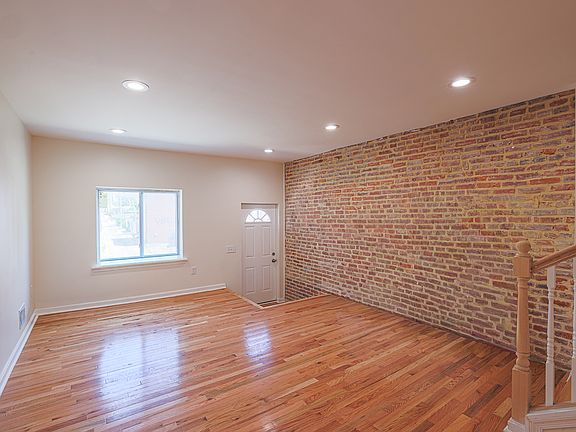 5th image of 2729 E Monument St