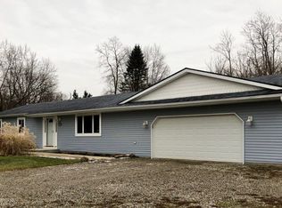 9331 Ute Pointe Dr, Clarkston, MI 48346