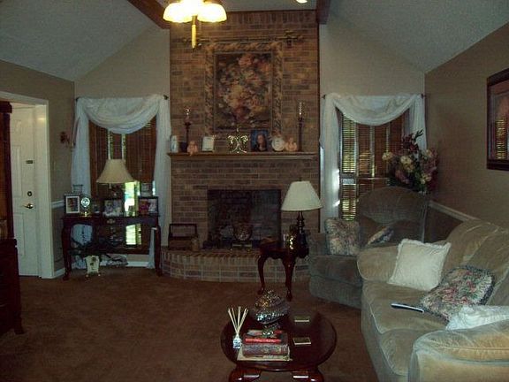 2nd image of 103 Pine Pl