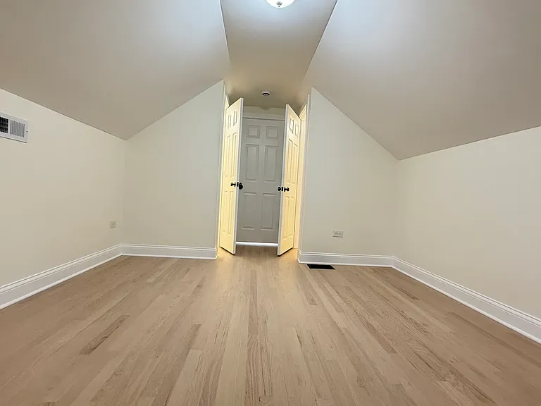 5821 W Gunnison St — Photo 37