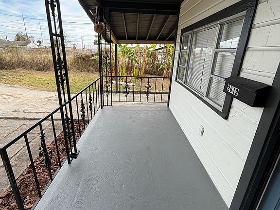 2nd image of 2019 Oakwood Ave