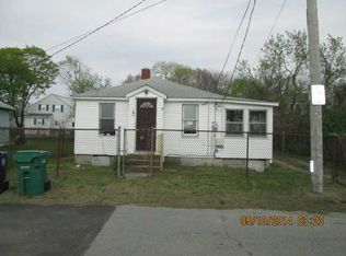 34 Crockett St, Warwick, RI 02889
