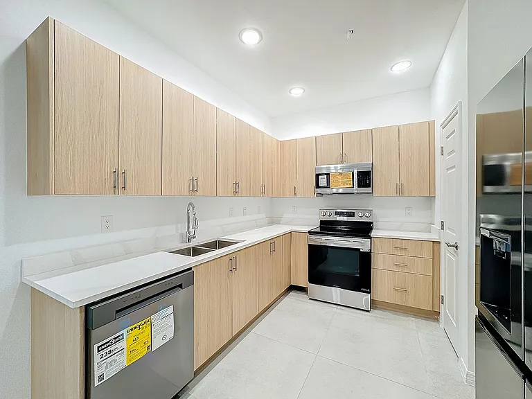 1711 Barton Towne Cir — Photo 14
