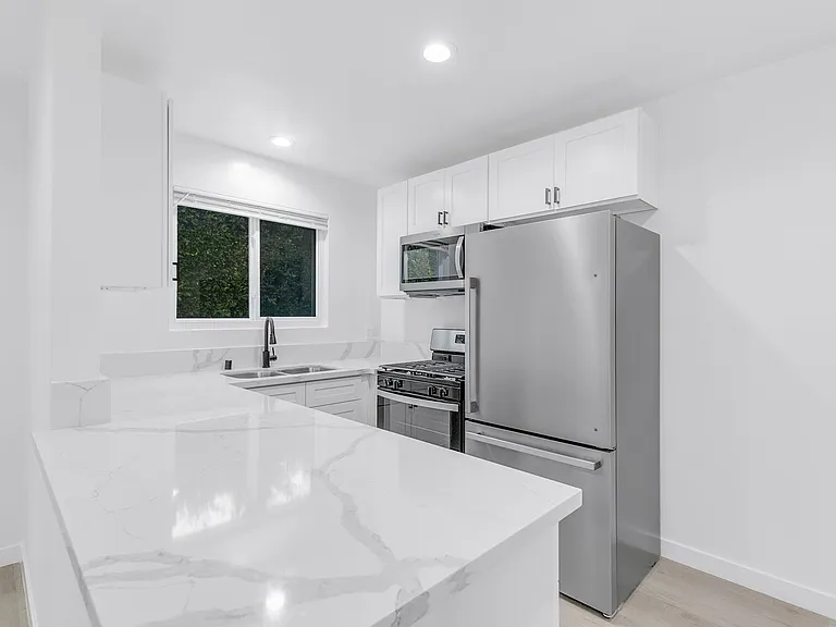 1138 Cardiff Avenue — Photo 13