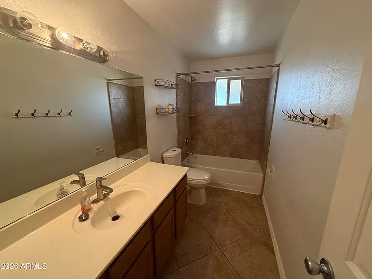 1207 E Christy Dr — Photo 12