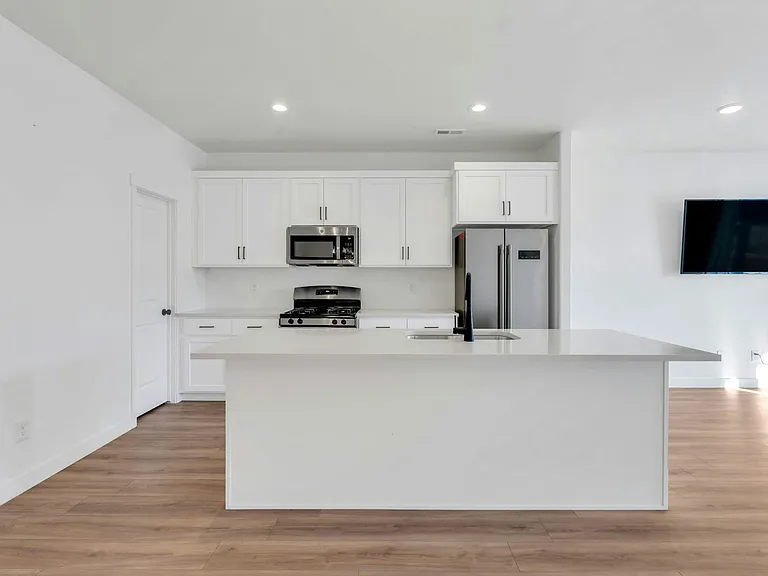 923 S 950 W — Photo 9