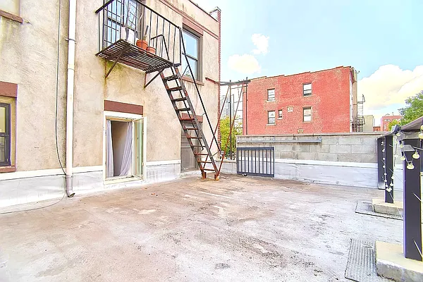 Rented by Nest Seekers International | media 23