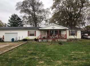 2059 Chestnut St, Brighton, IL 62012