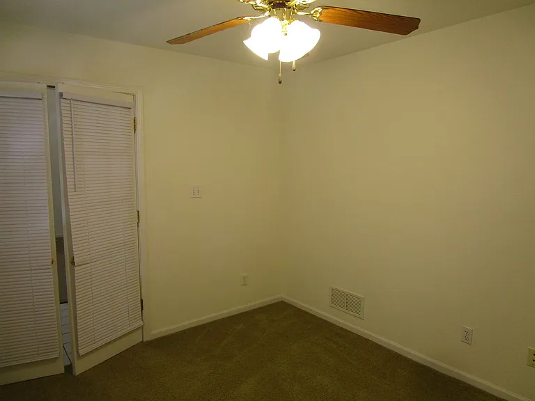 1725-1727 Louise Cir — Photo 9
