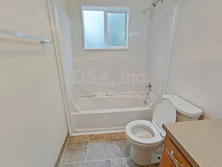 605 NW Kings Blvd #2 — Photo 10