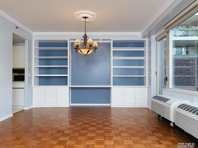1st image of 100 Hilton Ave