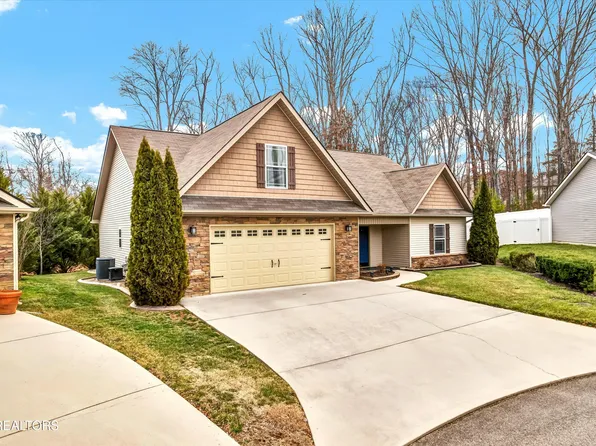 1718 Cove Oak Ln, Knoxville, TN 37909