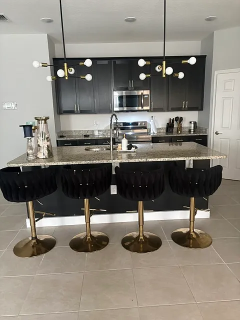 4 bed, 1807 sqft, $2,200 — Photo 4