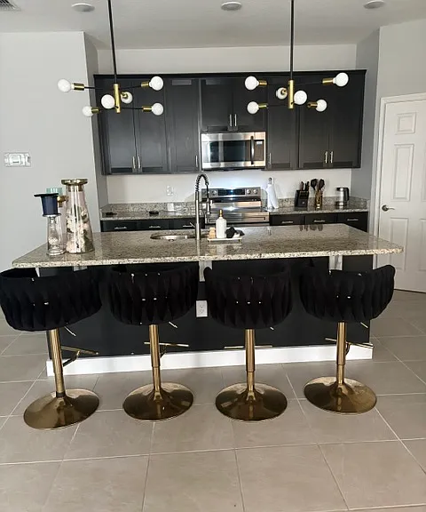 1330 Normandy Dr — Photo 2