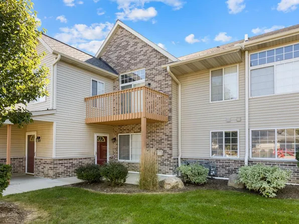 4947 West Maple Leaf CIRCLE, Greenfield, WI 53220