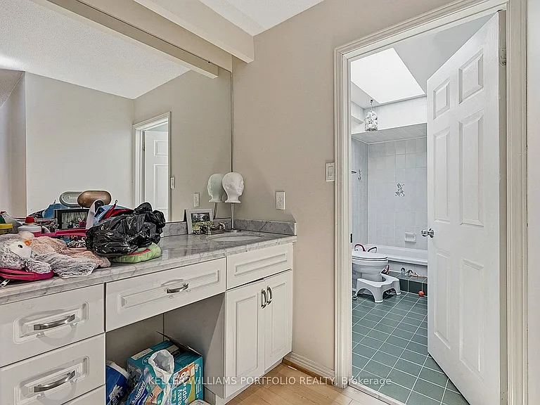 73 Jessica Gdns — Photo 27