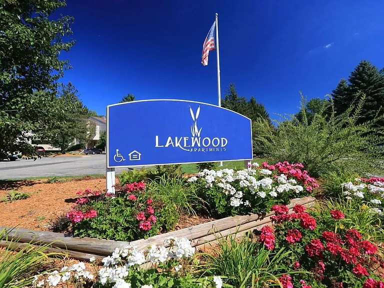 Lakewood Apartments — Photo 1