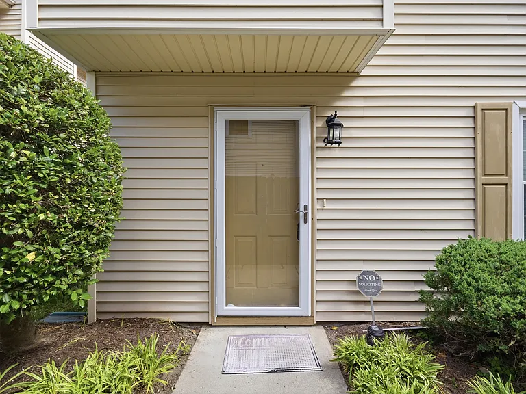 944 Gas Light Ln #1 — Photo 4