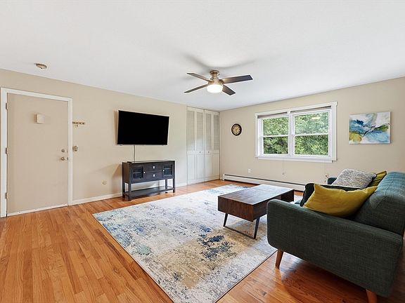 3rd image of 90 Colonial Cir Unit D