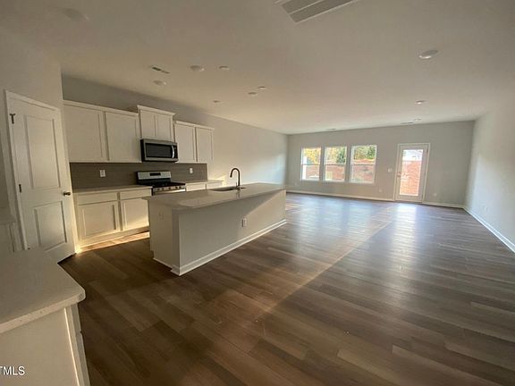 3rd image of 5002 Cambrey Dr