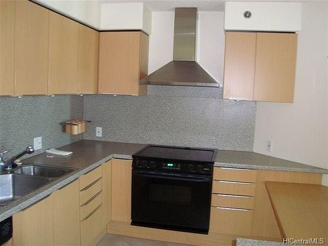2nd image of 801 King St APT 3306