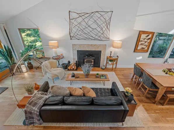 9999 NE Beach Crest Dr, Bainbridge Island, WA 98110