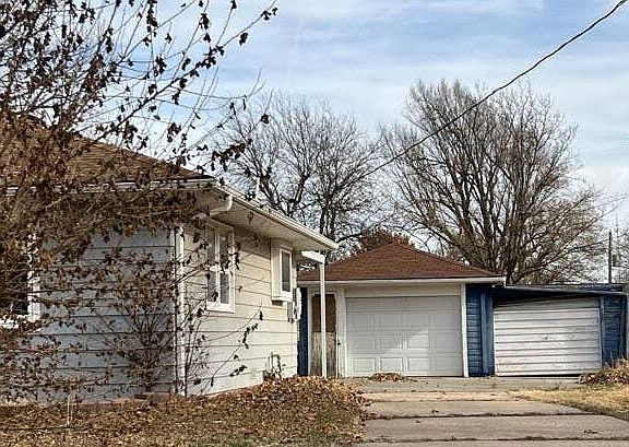 2nd image of 410 S 8th St