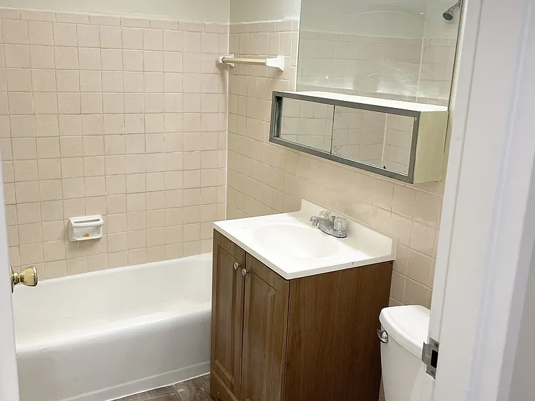 Sullivan Lake Apartments — Photo 20