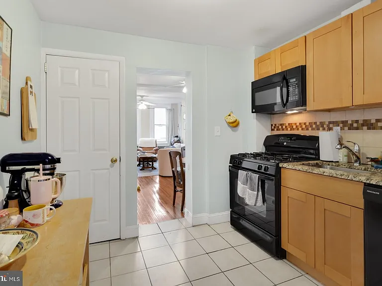 105 W Salaignac St — Photo 10