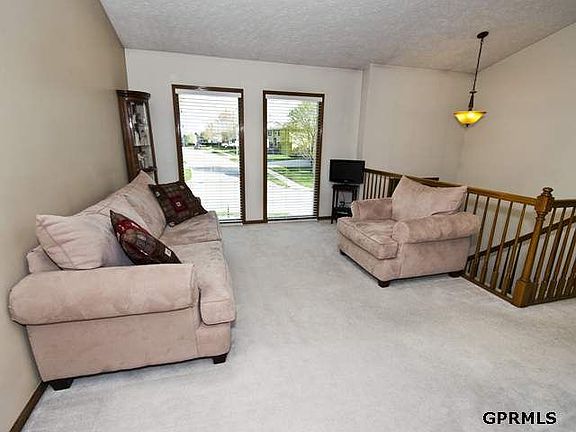 3rd image of 15221 Robin Dr