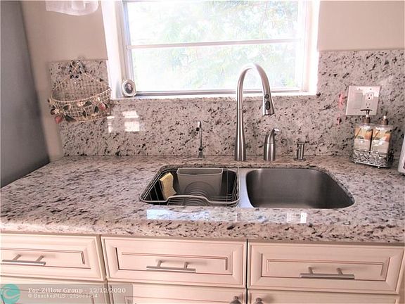 4th image of 128 Markham Dr