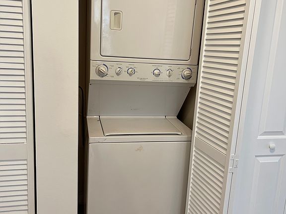 5th image of 2412 W Bryn Mawr Ave APT 1S
