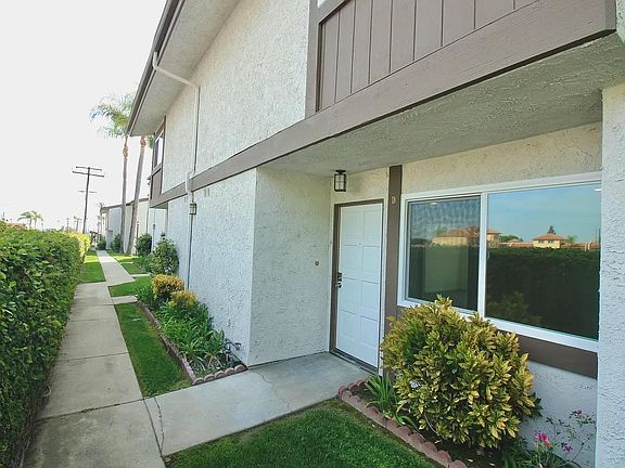 4th image of 1049 E Huntington Dr