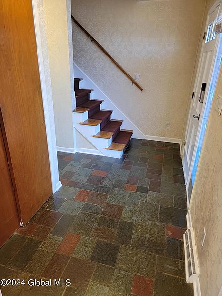 5th image of 99 Rose Court