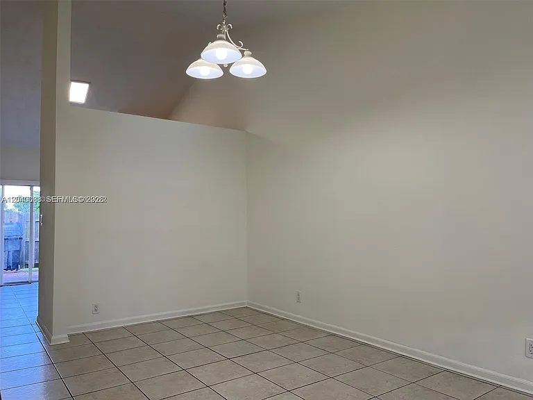 7321 Tam Oshanter Blvd — Photo 3