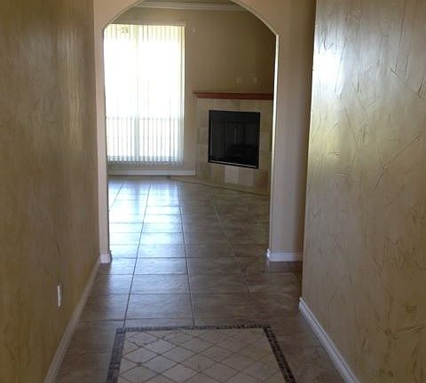 3rd image of 1401 Gomer Ln