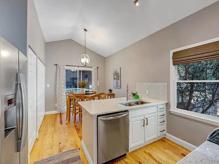 104 Hillcrest Ave — Photo 6