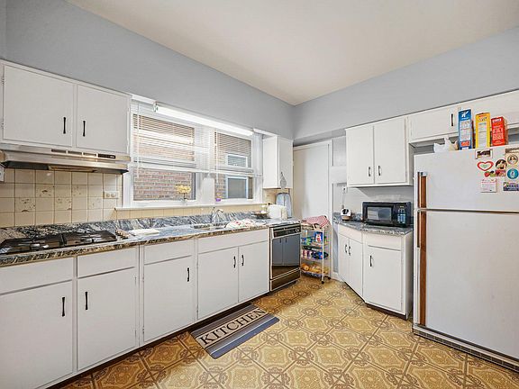 4th image of 3025 N Luna Ave