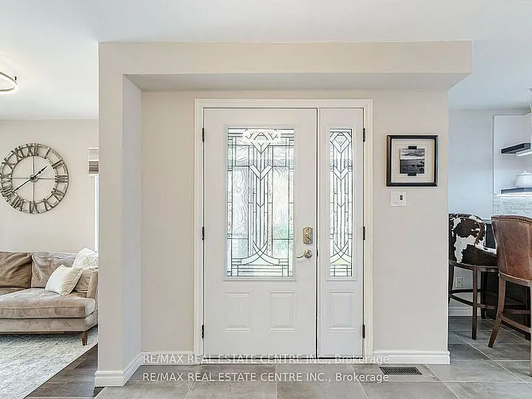 2046 Glenada Cres — Photo 5