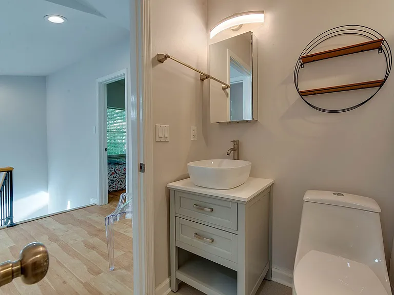 9006 Saint Thomas Ln — Photo 35