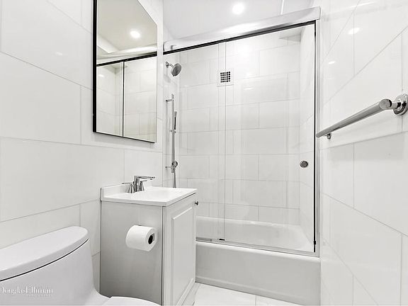 5th image of 1325 1st Ave #B1200