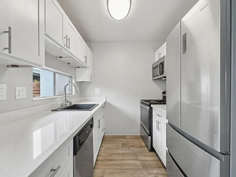 The Valley Apartments — Photo 30
