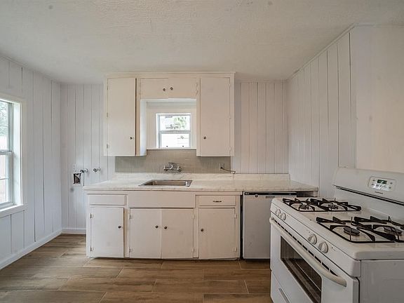 3rd image of 3710 Cactus St #3714
