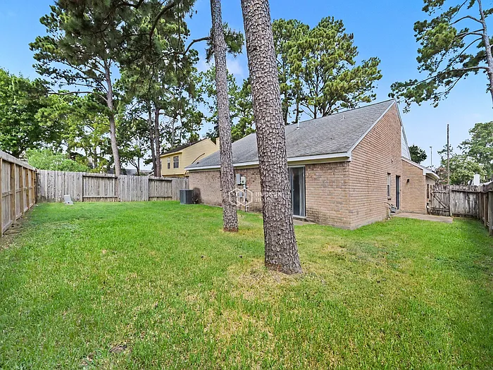 9415 Wallingham Dr — Photo 23