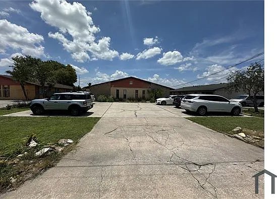 3019 Saint Paul Dr — Photo 2
