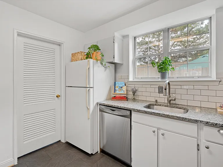 3908 Keller Ave — Photo 12