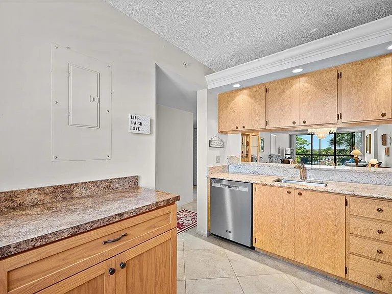2001 Marina Isle Way #405 — Photo 5